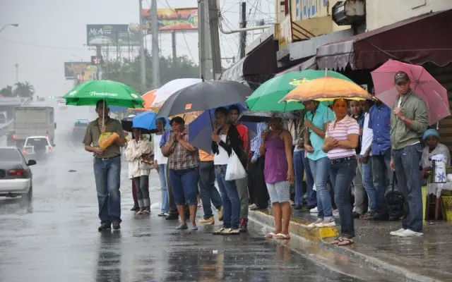 Activan plan contingencia por onda tropical y lluvias en RD