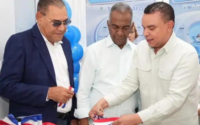SNS entrega tomógrafo última generación a hospital de Baní