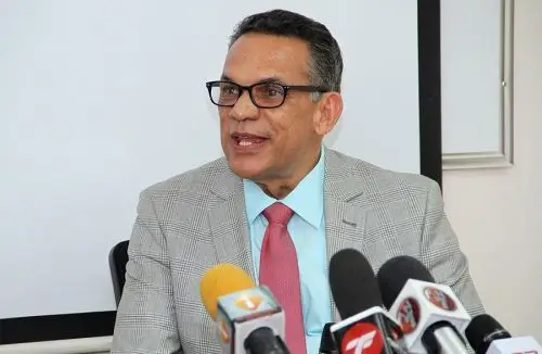 Ventura Camejo renuncia a la precandidatura presidencial PLD