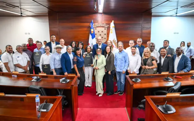 El Ayuntamiento de Santiago reconoce a nueve médicos