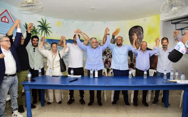 PRD juramenta a aspirante a diputado procedente del PRM