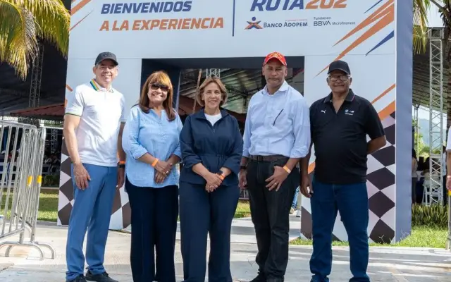 Banco Adopem reconoce a 100 colaboradores por desempeño