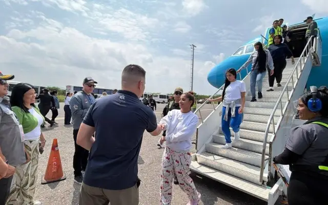 VENEZUELA: Aterriza un nuevo vuelo con deportados de EEUU