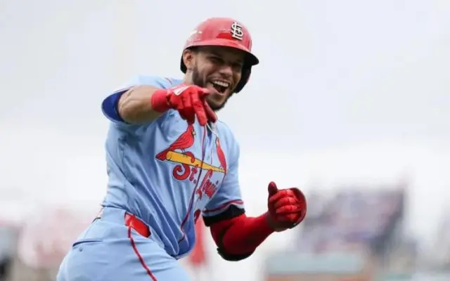 Joshua Báez hace historia con tres jonrones en su debut en GL