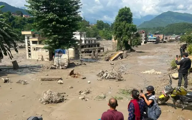Más 150 muertos por brutales inundaciones en frontera China