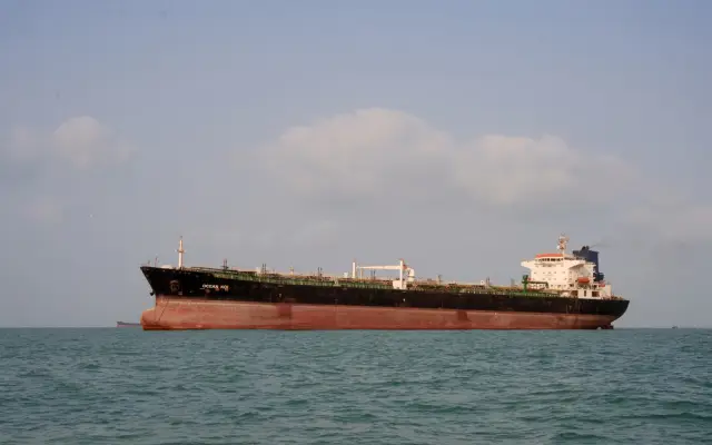 Irán dice no cederá petróleo si EU mantiene guerra económica