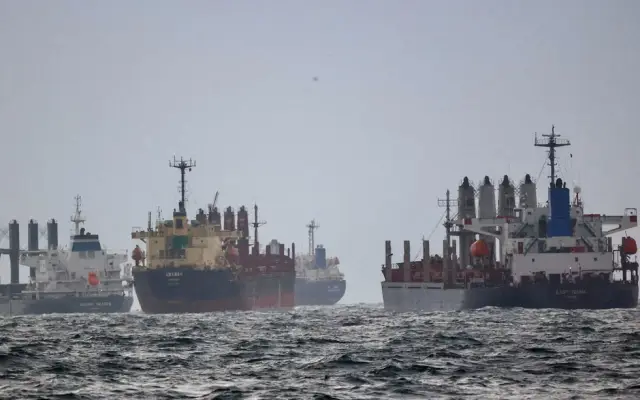 Ucrania sanciona buques rusos y 28 empresas exportan granos