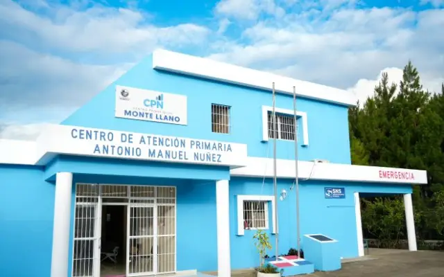 SNS fortalece servicios centros de salud Monte Llano y Aguayo