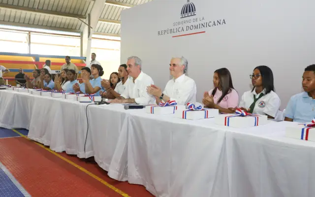 Abinader destaca avances en la educación pública dominicana