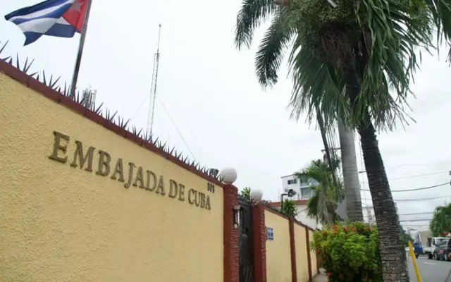 Partidos y entidades rechazan expulsión diplomáticos cubano
