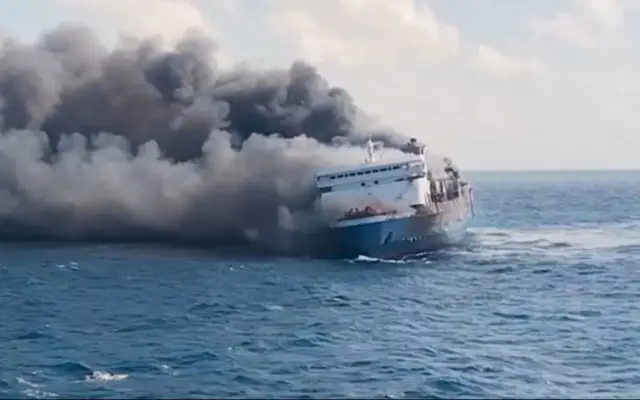 INDONESIA: Cinco muertos y decenas heridos incendio ferry