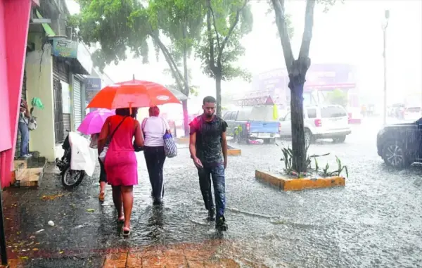 Onda y vaguada provocarán aguaceros este miércoles en RD