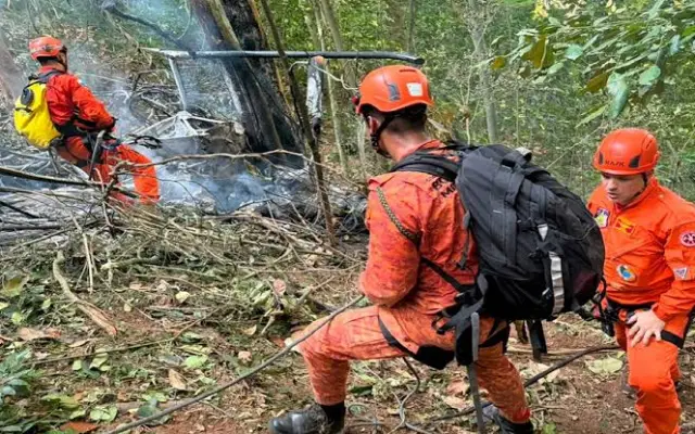 BRASIL: Mueren 4 personas al estrellarse un helicóptero