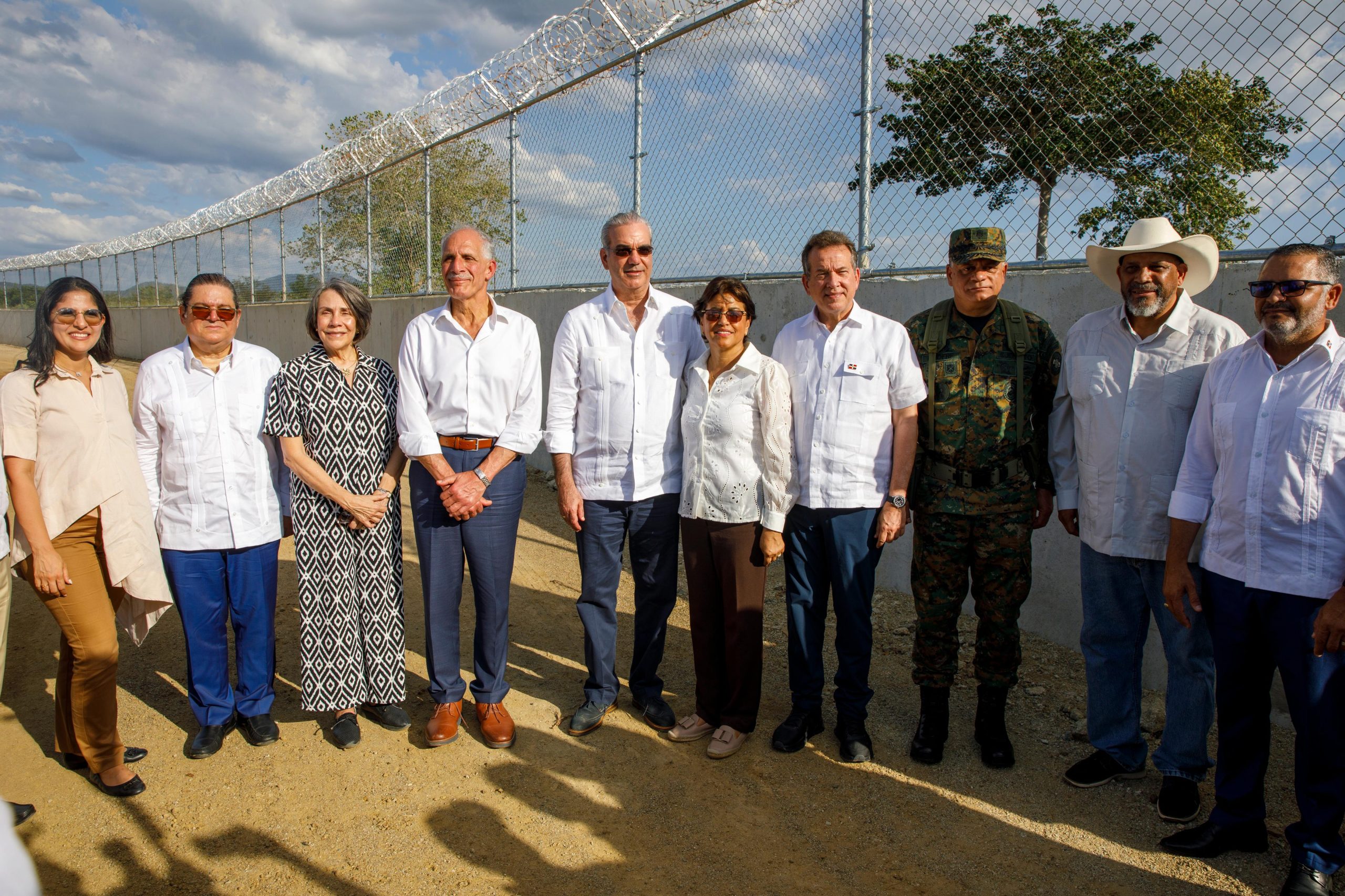 Honduras resalta seguridad fronteriza e industria militar de RD