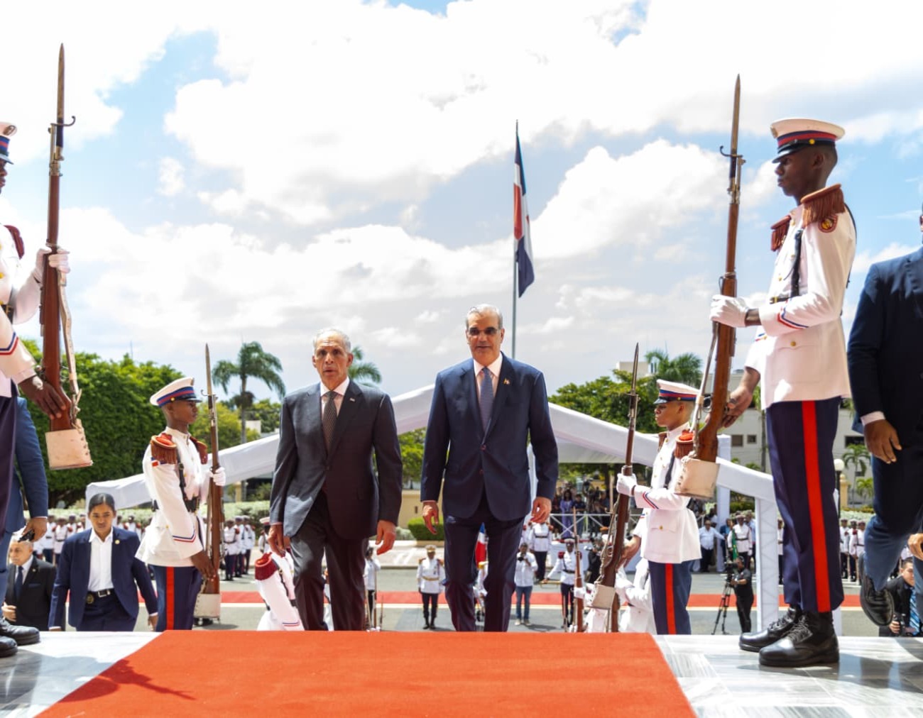 Abinader recibe en el Palacio Nacional al presidente de Honduras