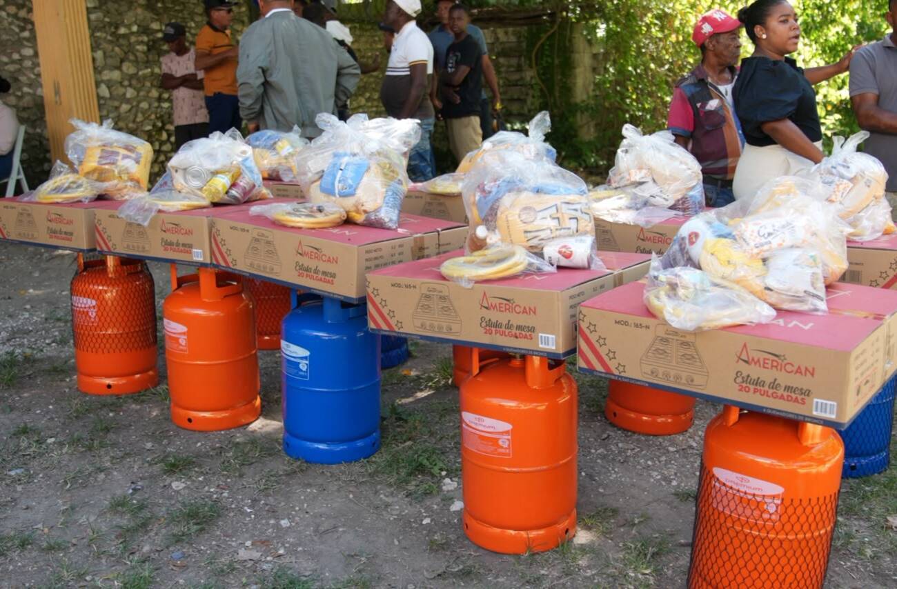 MEM entrega cocinas a GLP a 125 hogares de Bahoruco