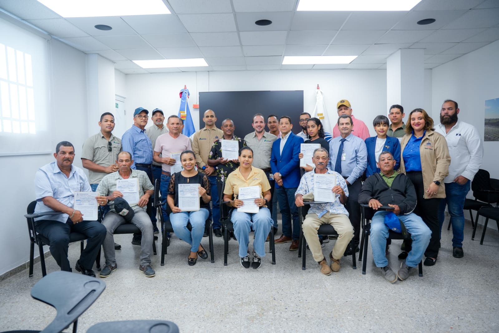 18 productores reciben más de RD 15 millones para tecnificar riego
