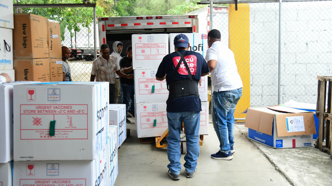 Más de 435,000 dosis de vacunas llegan al Ministerio de Salud