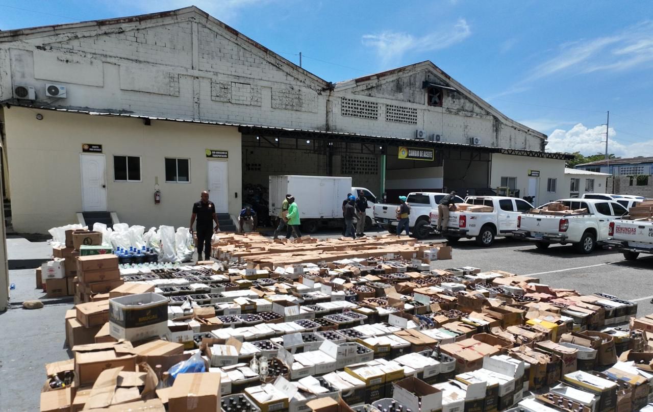 MICM y CECCOM decomisan RD$5.9 millones en alcohol adulterado