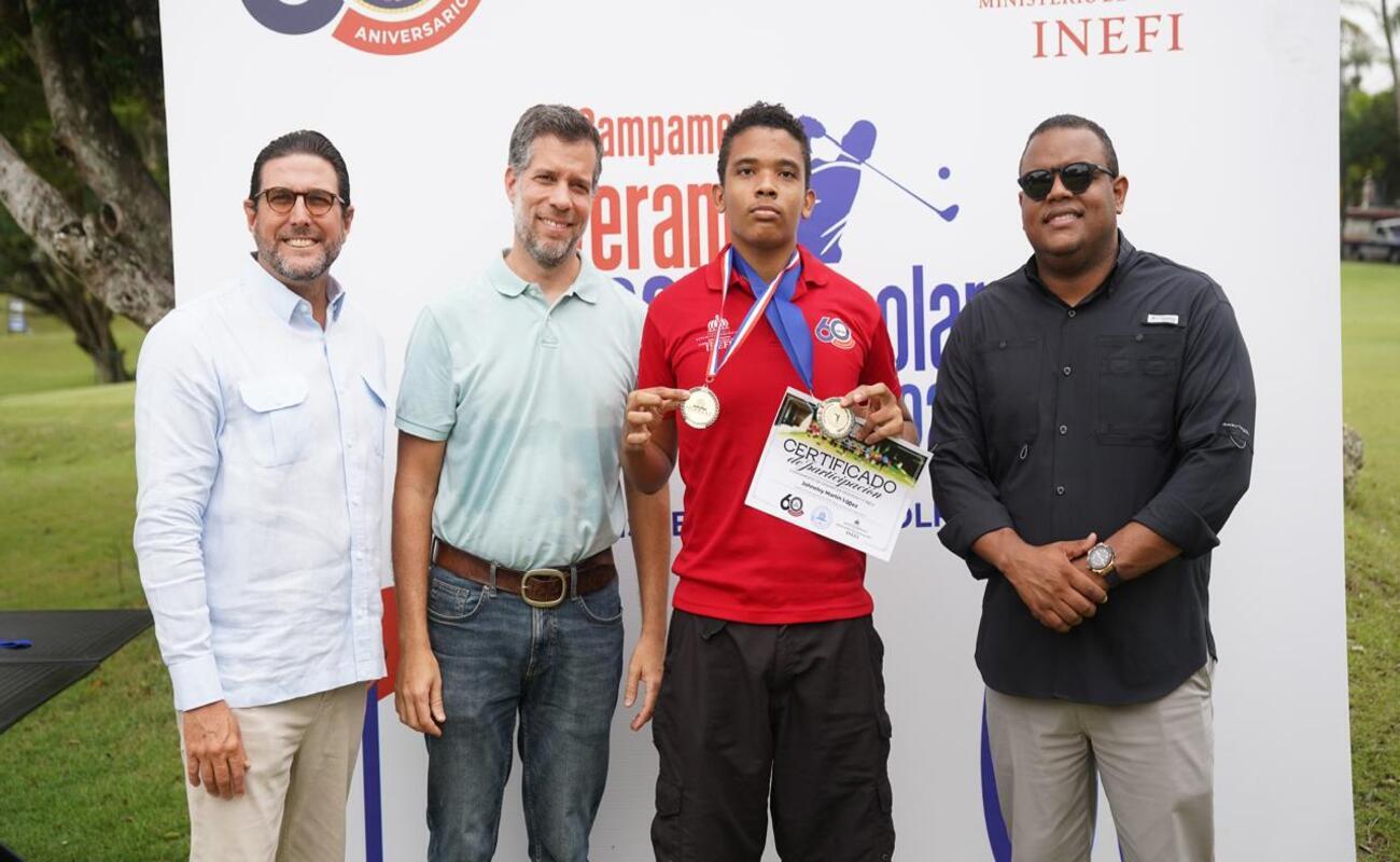 Inefi y Fedogolf premian a 32 ganadores del campamento de golf escolar