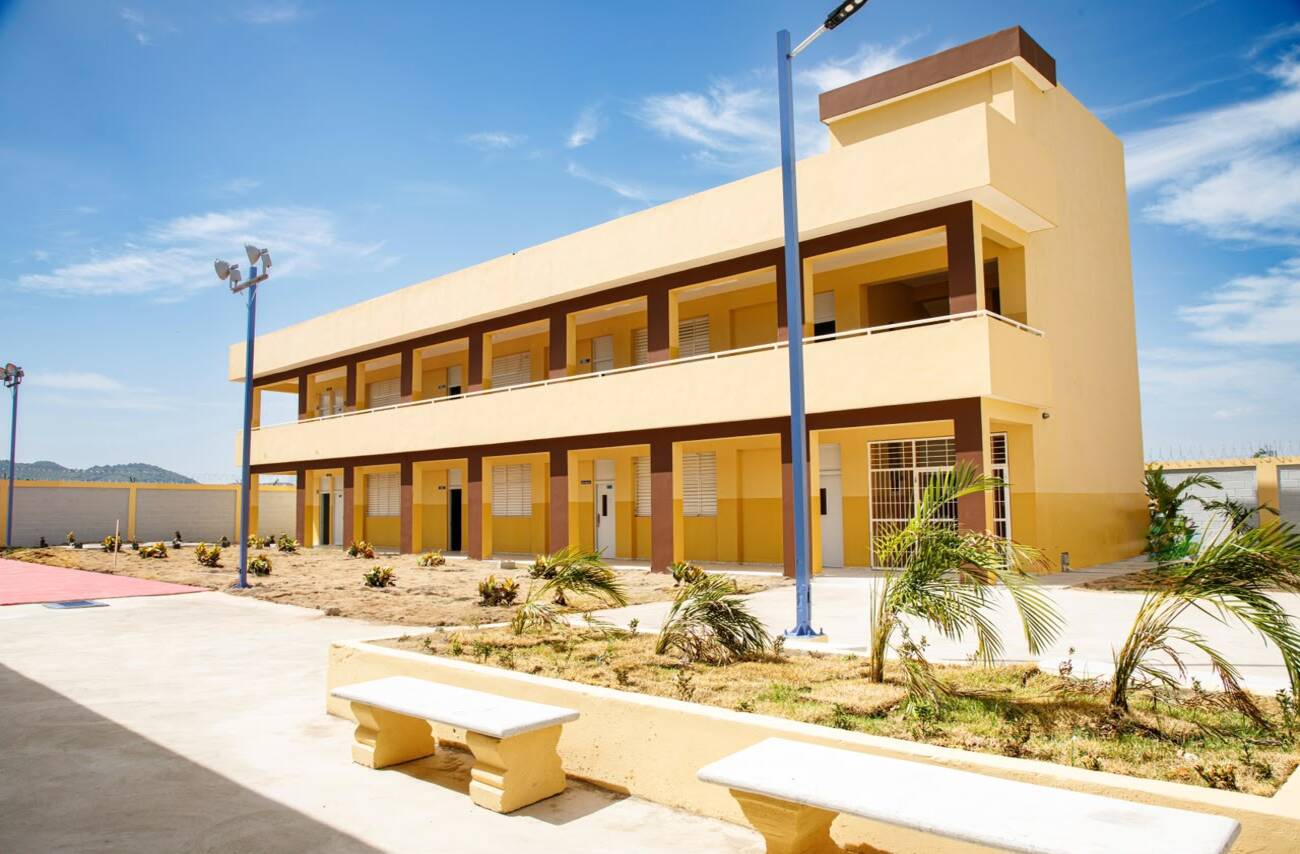 Abinader inaugura el Liceo Eliseo Viola en San Juan tras 15 años