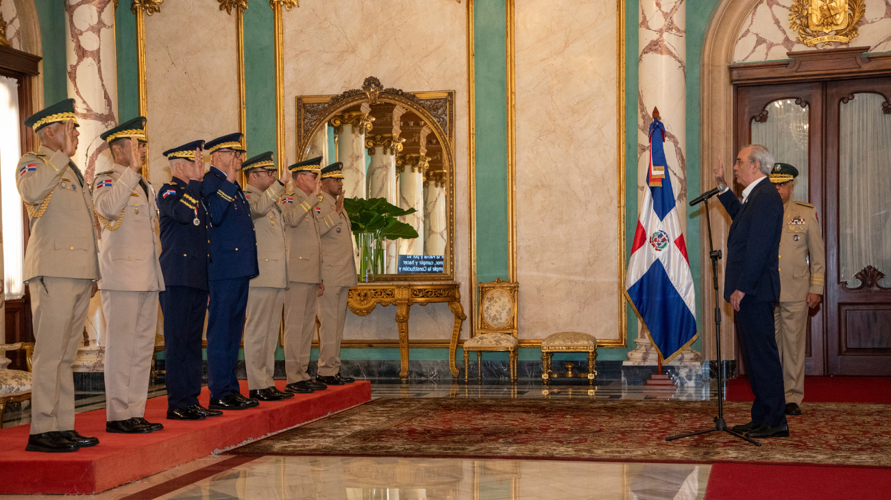 Abinader juramenta nuevos comandantes del Ejército y la Fuerza Aérea