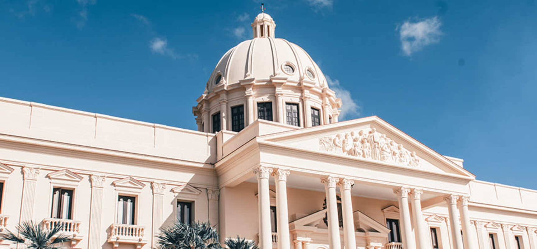 Abinader designa cinco funcionarios mediante el Decreto 555-26