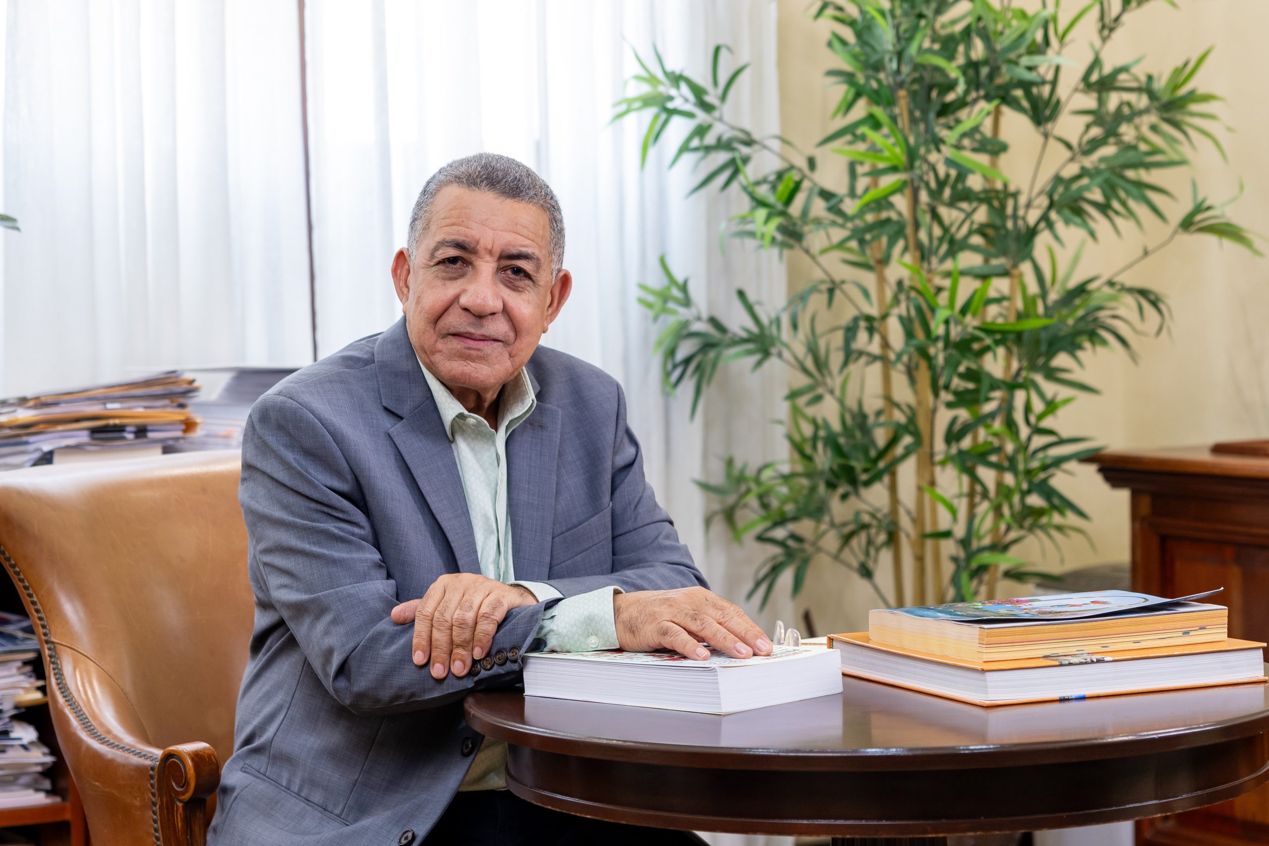 Gobierno entrega más de 36,000 becas tecnológicas del ITLA
