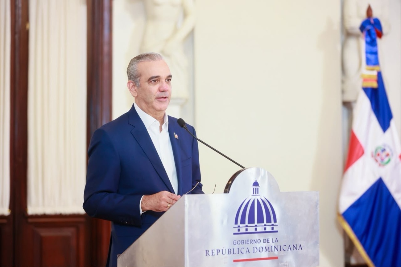 Abinader respalda nuevo operador telefónico para reducir tarifas