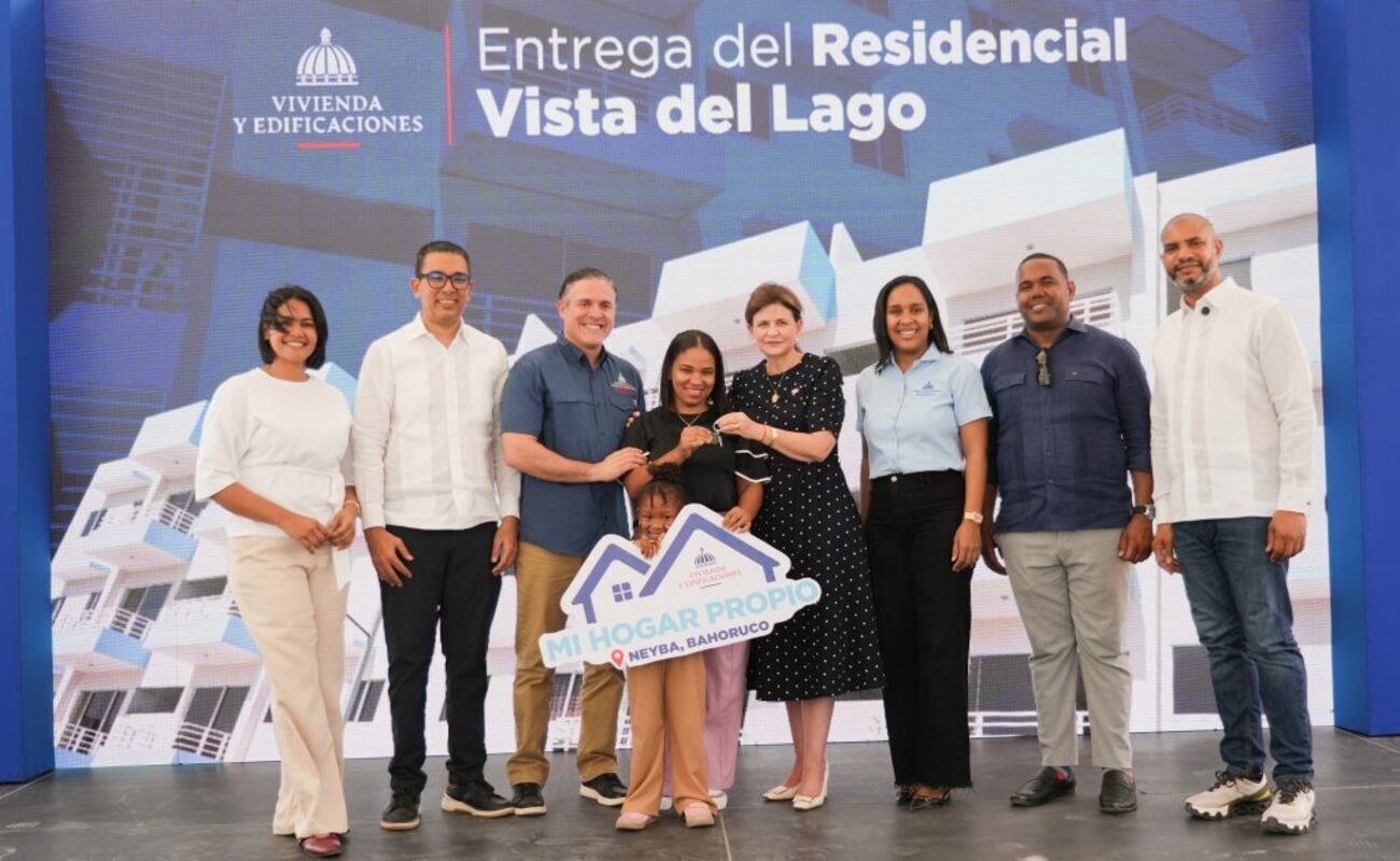 Gobierno entrega 128 apartamentos en Neyba por RD 352 millones