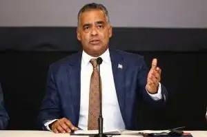 Joel Santos descarta aumento tarifa eléctrica en corto plazo