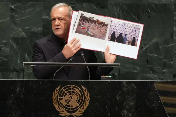 Presidente Irán muestra en ONU fotos niños víctimas ataques EU