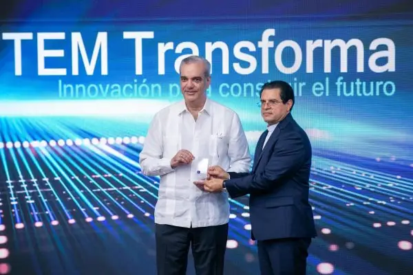 Abinader respalda laboratorio semiconductores de la PUCMM