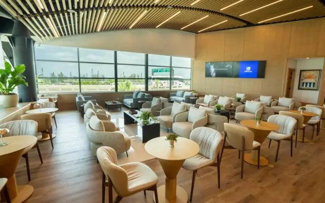 Banco Popular amplía lounge AILA con nueva sala para salidas