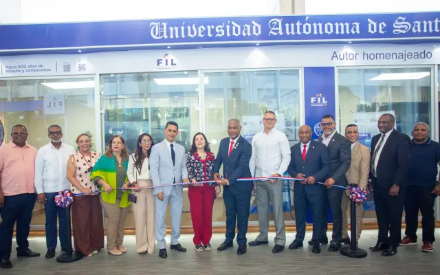 UASD inaugura cubículo en la Feria Internacional del Libro SD