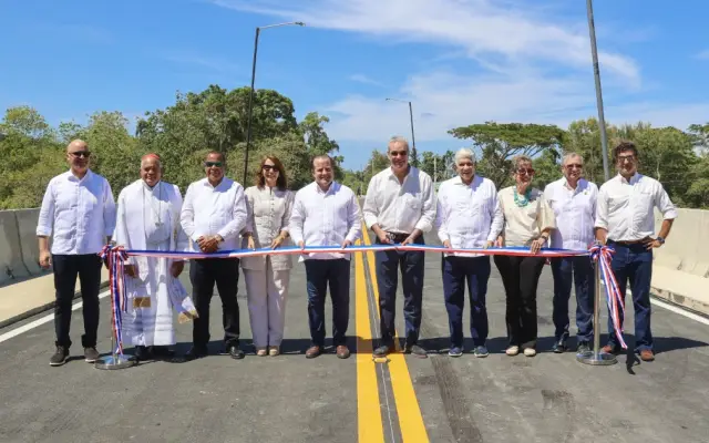 Presidente inaugura puente y supervisa proyecto Puerto Plata