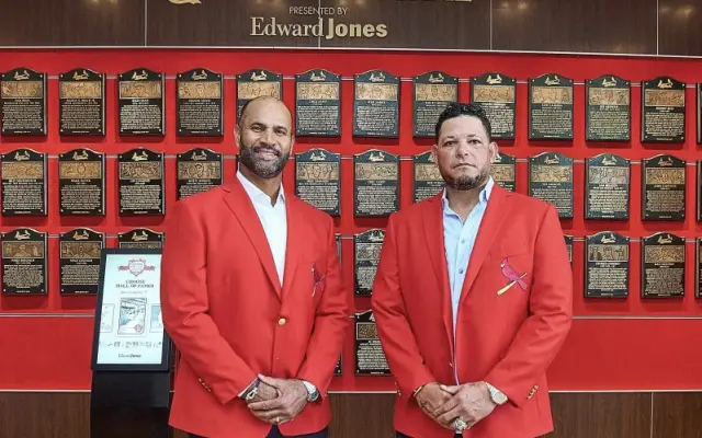 Molina y Albert Pujols ingresan Salón de la Fama de Cardenales
