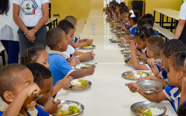 Inabie suspende 14 suplidores desayuno y almuerzo escolar