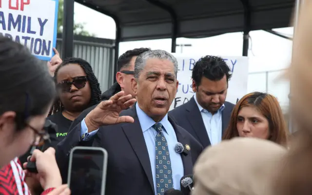EU: Adriano Espaillat denuncia condiciones peligrosas en prisión
