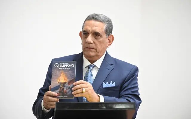 Luis Chanlatte pone a circular libro «Olimpismo Dominicano»