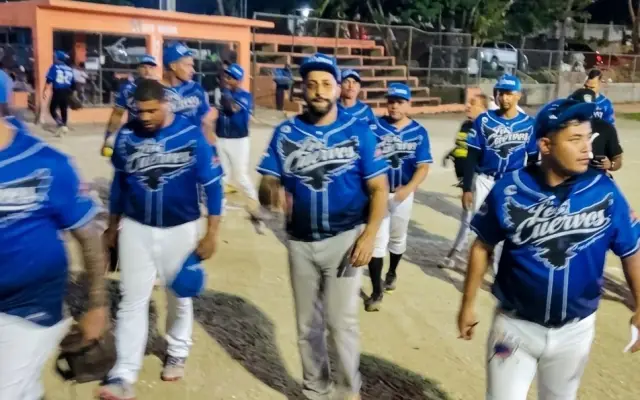 Cuervos y La Máquina avanzan torneo Rubén Pimentel Softbol