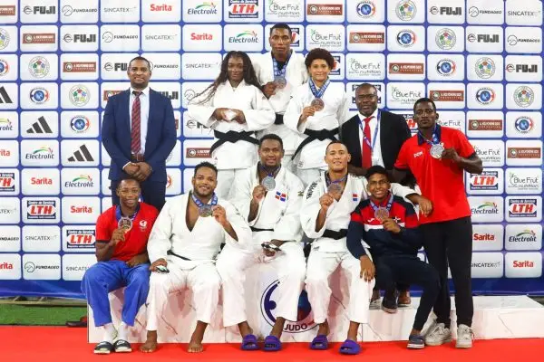 Judocas dominicanos ganan 10 medallas en Open El Salvador