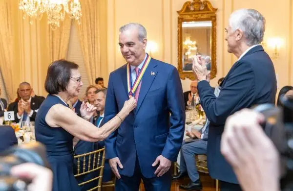 NY: Abinader recibe Insignia de Oro de Americas Society
