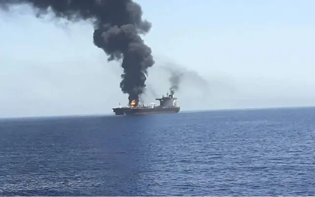 Atacan buque indio navegaba frente a las costas de Omán