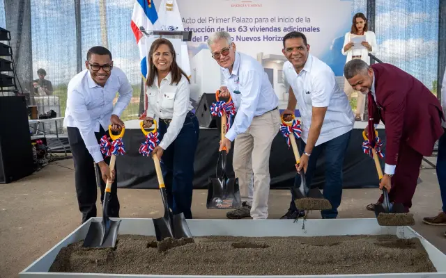 Gobierno inicia construcción de viviendas reasentamiento Cotuí