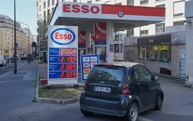 BRUSELAS: UE registra precios récord de la gasolina y el diésel