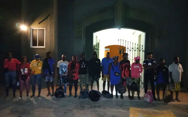 ERD intercepta una yola con 16 haitianos en situación irregular