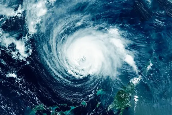 Tormenta Fay se fortalece y podría convertirse en huracán