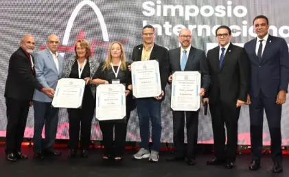 Reconocen al Dr. Daniel Rivera y otros en simposio hipertensión