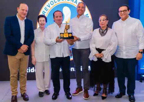 PRM Santiago reconoce Paliza por trayectoria al frente partido